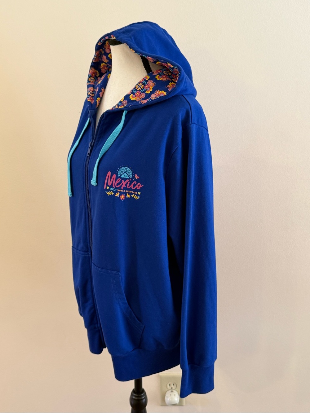 Disney Parks Epcot Mexico Mickey and Minnie  Zip-Up Hoodie size 1X - Picture 3 of 7